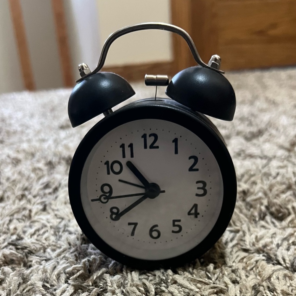 Amazon Black and White Retro Wall Clock